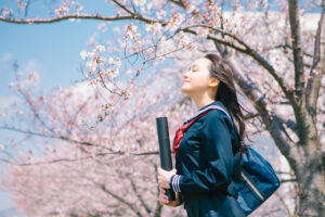 桜と学生